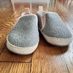 Gray and pink felted sneakers - size 3